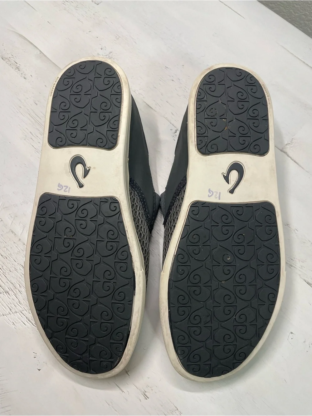 OluKai Pehuea Pavement Gray Mesh Slip-On Sneakers Women’s Size 9 Comfort Shoes